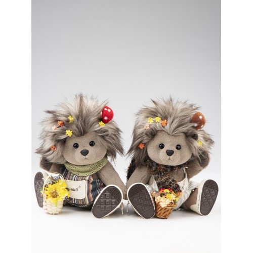 Авторская мягкая игрушка Lina Ежик серый Мори с костюмом M (±30 см) Авторская мягкая игрушка Lina Ежик серый Мори с костюмом M (±30 см)