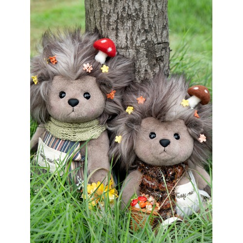 Авторская мягкая игрушка Lina Ежик серый Мори с костюмом M (±30 см) Авторская мягкая игрушка Lina Ежик серый Мори с костюмом M (±30 см)