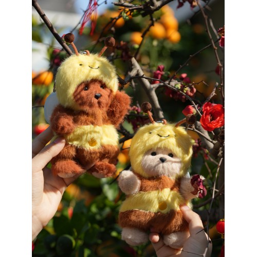 Авторская мягкая игрушка Lina Медведь молочный Пчелка брелок XS (±15 см) Авторская мягкая игрушка Lina Медведь молочный Пчелка брелок XS (±15 см)