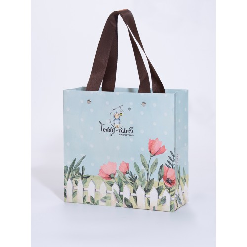 Lina Медведь белый в Плаще с бантом брелок XS (±15 см) Lina Медведь белый в Плаще с бантом брелок XS (±15 см)